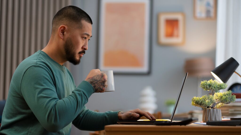 trabalhar de casa está cada vez mais fácil com cursos online