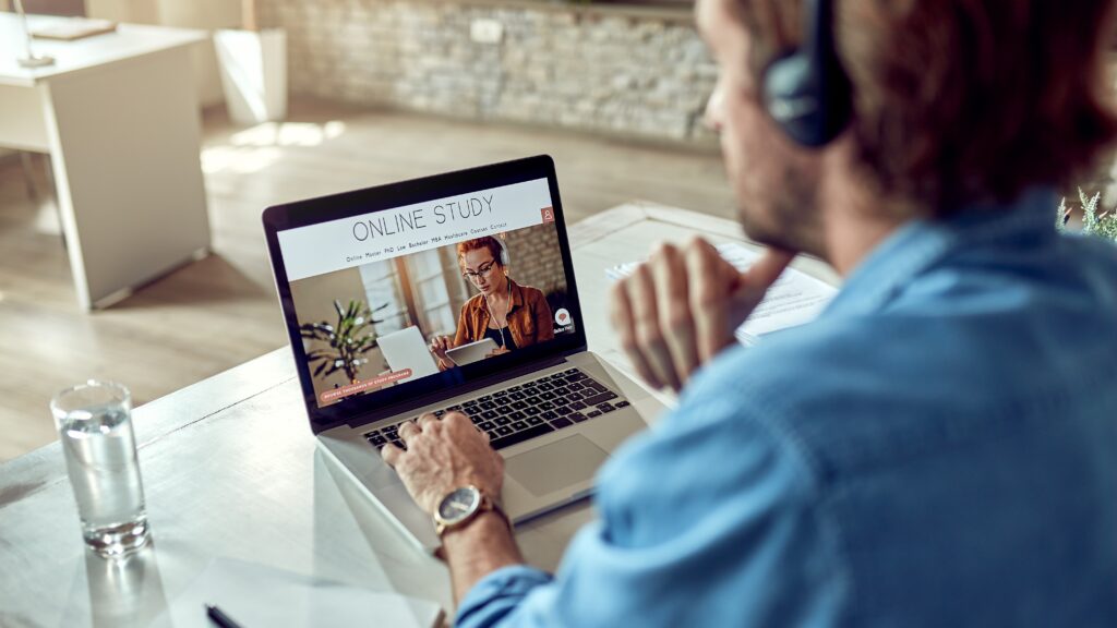 qualificação profissional online: como escolher o curso online certo para você
